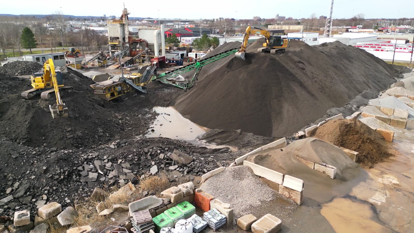 Drone view of an ARRO mobile crushing spread on an active site in Ontario